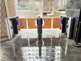 小區人臉識別人行通道閘機的寬度一般是多少？