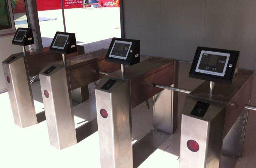 深圳閘機(jī)廠家分享人臉識(shí)別系統(tǒng)閘機(jī)在景區(qū)的應(yīng)用將成為趨勢