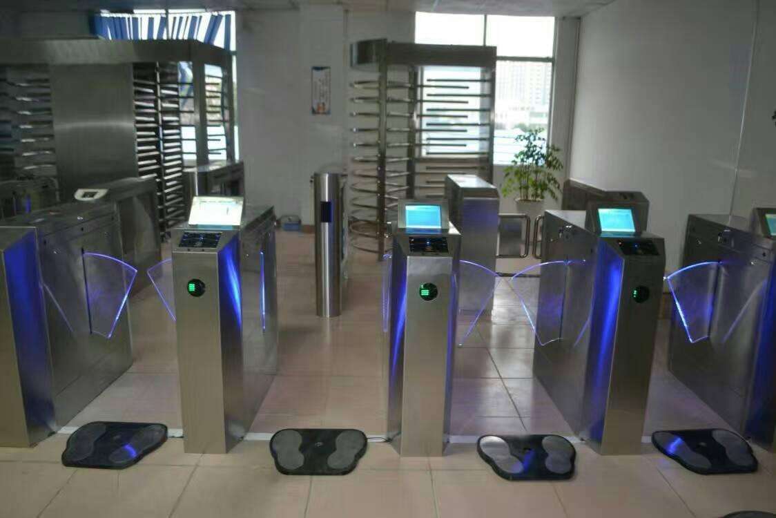 深圳閘機廠家講解人臉識別翼閘技術的應用優勢
