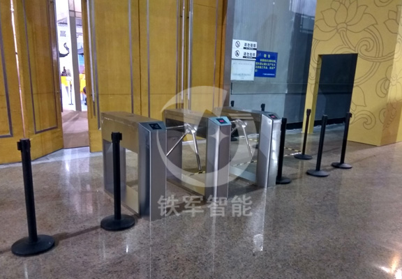 東莞虎門會展中心-三輥閘道閘機(jī)工程