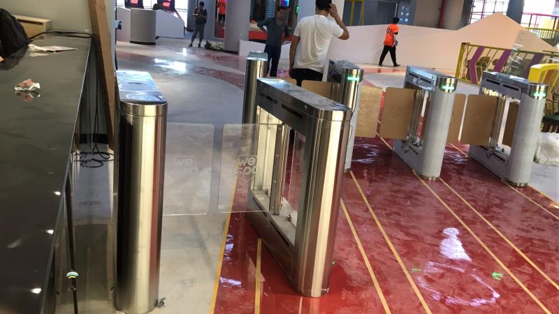 溫州鹿城萬達廣場游樂園實時掃碼消費票務系統小擺閘