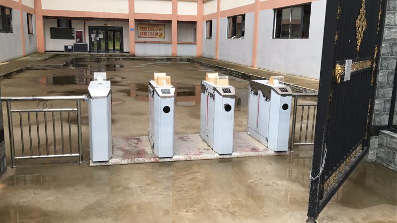 貴州省實驗高級中學刷卡拍照翼閘校園系統