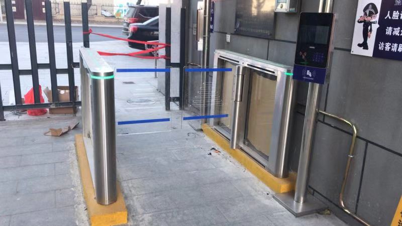 天津寶坻某智慧小區30臺速通門項目