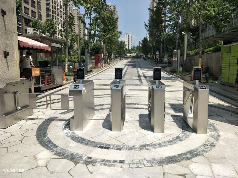 人臉識別閘機在智慧社區出入口方面的應用分析