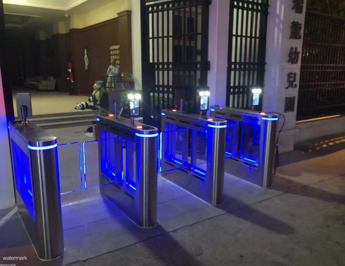 人臉識(shí)別測溫健康碼閘機(jī)為疫情精準(zhǔn)防控