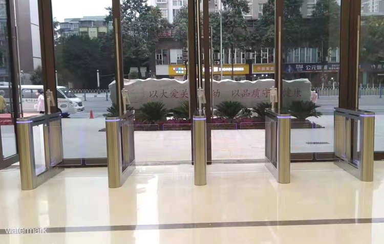 景區(qū)人臉測溫健康碼閘機(jī)為入園管控嚴(yán)格把關(guān)