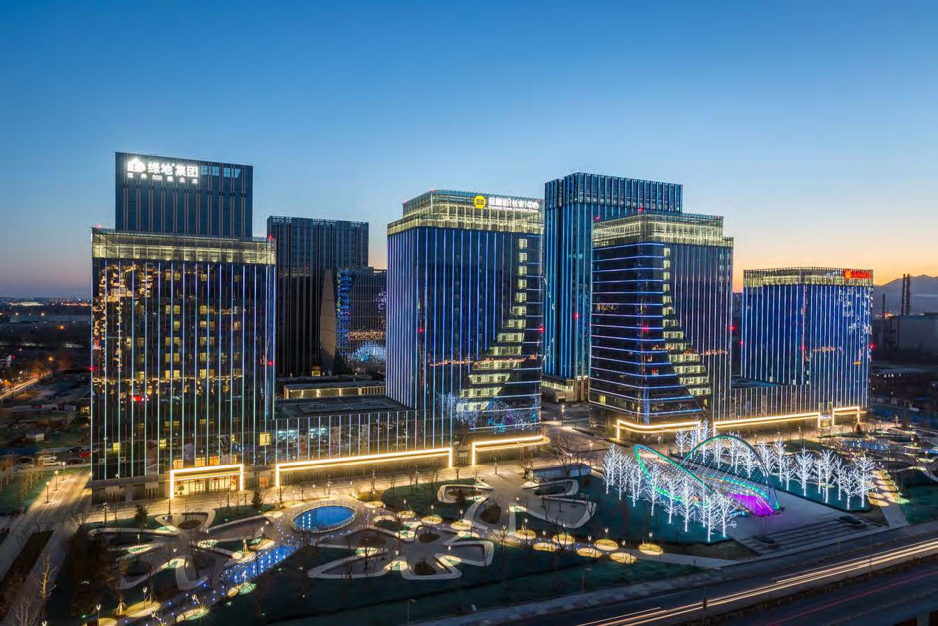 北京京西商務新地標——金融街(長安)體育中心“智慧場館”測溫人臉識別+柱式速通門項目