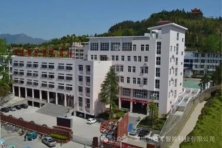 鐵軍智能閘機“把門” ，校園安全再上一道“防火墻”