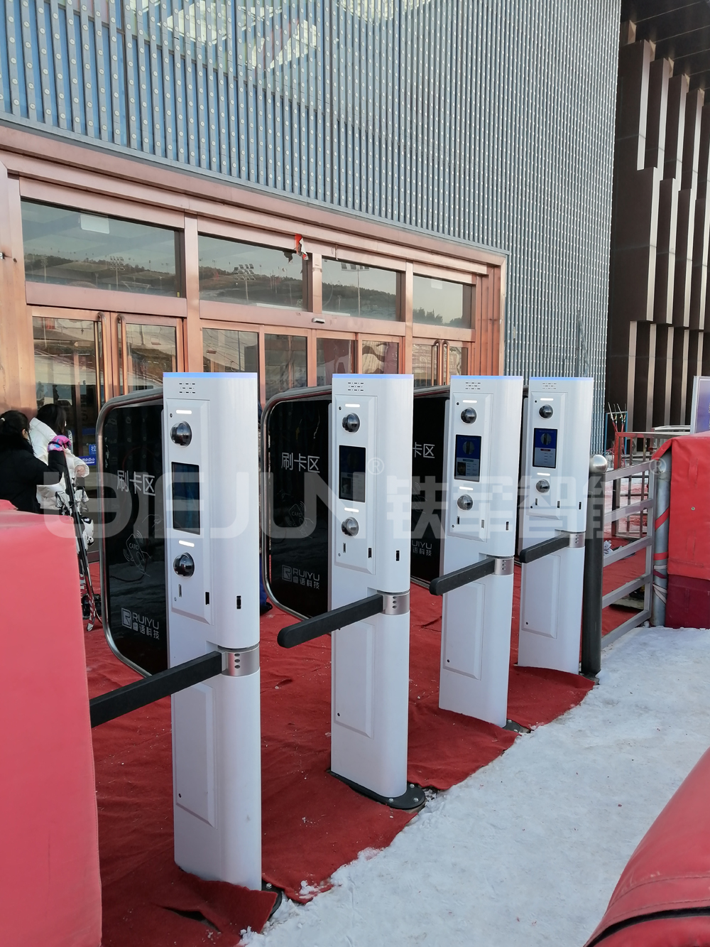 滑雪場閘機(jī)價(jià)格解析-鐵軍智能提供高性價(jià)比方案