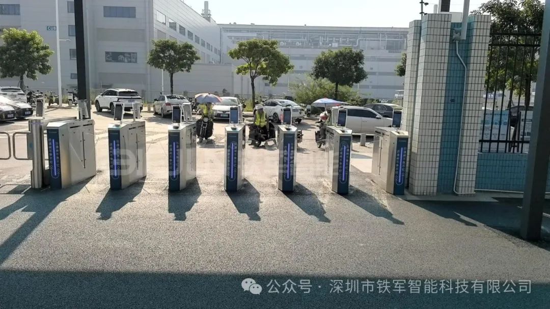 人行通道閘機在生產(chǎn)時應(yīng)該考慮人員通行的安全性